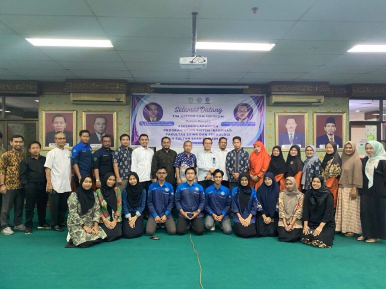 Foto Bersama Asesmen Lapangan Akreditasi Program Studi Sistem Informasi